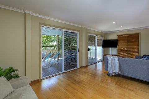 Noosa Beachhouse - Grafton Accommodation 17