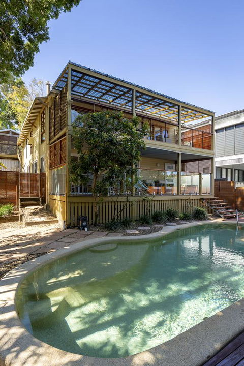 Noosa Beachhouse - Grafton Accommodation 0