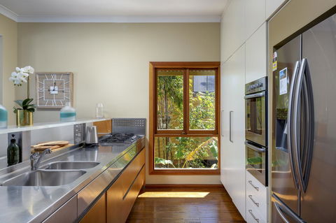 Noosa Beachhouse - Grafton Accommodation 2