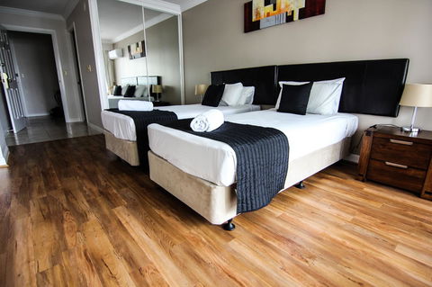 The Phoenician Resort - Grafton Accommodation 3