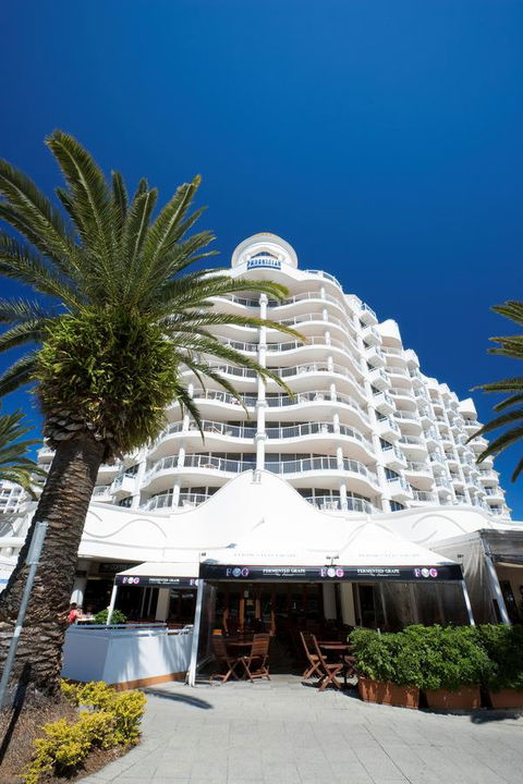 The Phoenician Resort - Grafton Accommodation 4