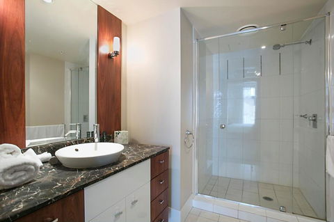 Towers Of Chevron - Private Apartment - Grafton Accommodation 4