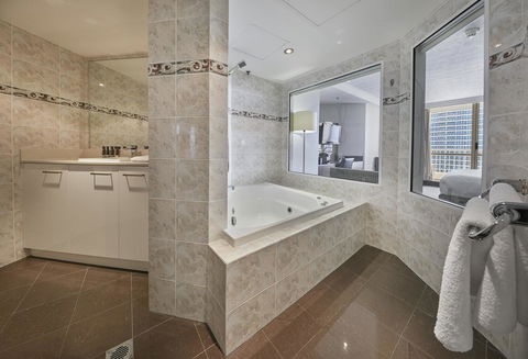 Novotel Surfers Paradise - Grafton Accommodation 10