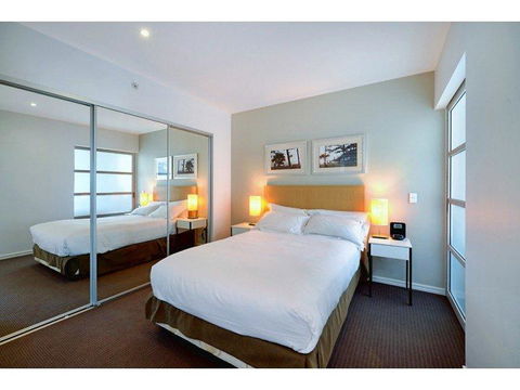 H Star Residences-- Paradise Stayz - Grafton Accommodation 8