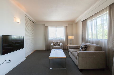 Central Cosmo Apartment Hotel - Grafton Accommodation 5