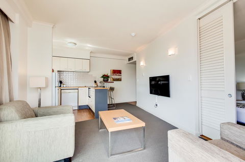 Central Cosmo Apartment Hotel - Grafton Accommodation 31