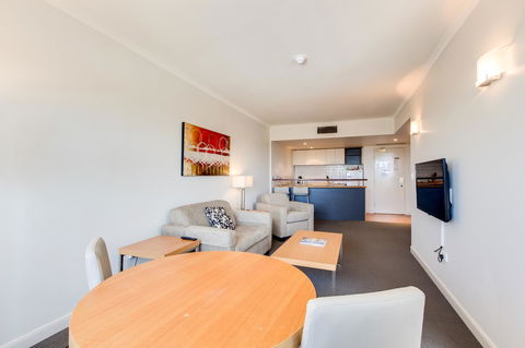 Central Cosmo Apartment Hotel - Grafton Accommodation 25