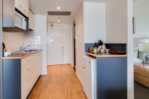 Central Cosmo Apartment Hotel - Grafton Accommodation 26
