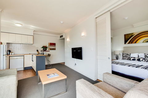 Central Cosmo Apartment Hotel - Grafton Accommodation 29