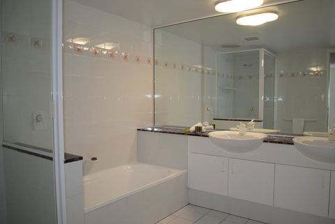 BeachView Apartments At Villa Paradiso - Grafton Accommodation 5