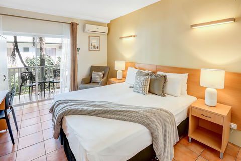 Coral Tree Inn - Grafton Accommodation 13