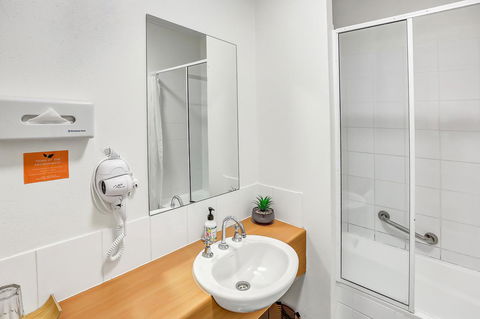Coral Tree Inn - Grafton Accommodation 33