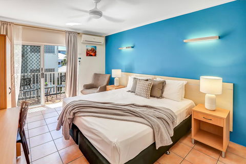 Coral Tree Inn - Grafton Accommodation 0
