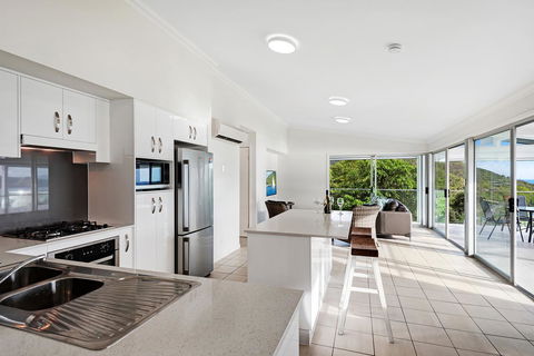 Oasis Apartments On Hamilton Island By HIHA - Grafton Accommodation 38