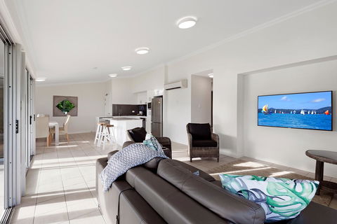 Oasis Apartments On Hamilton Island By HIHA - Grafton Accommodation 33