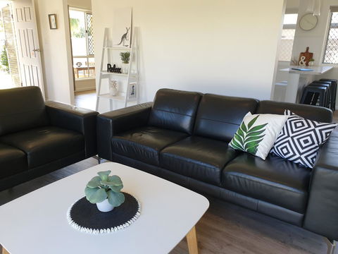 Beautiful Home- Walk To Beach-Short Drive To Noosa - Grafton Accommodation 3