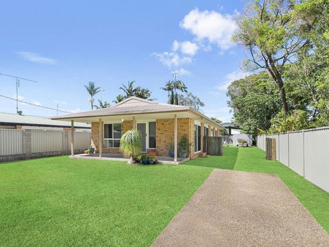 Beautiful Home- Walk To Beach-Short Drive To Noosa - Grafton Accommodation 7