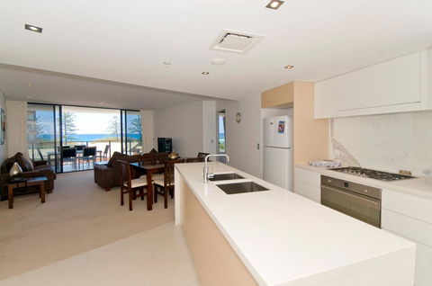 Ambience On Burleigh Beach - Grafton Accommodation 24