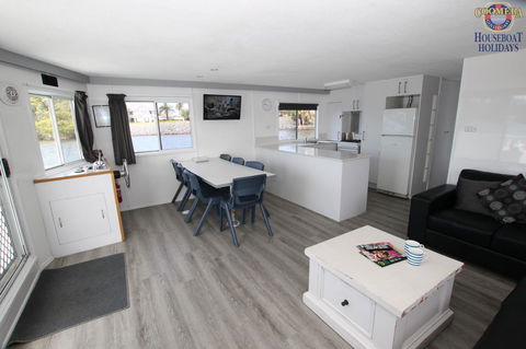 Coomera Houseboats - Grafton Accommodation 8