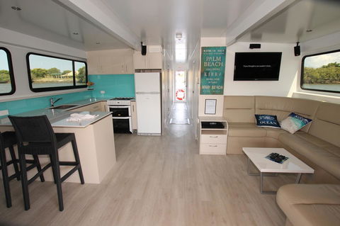 Coomera Houseboats - Grafton Accommodation 9