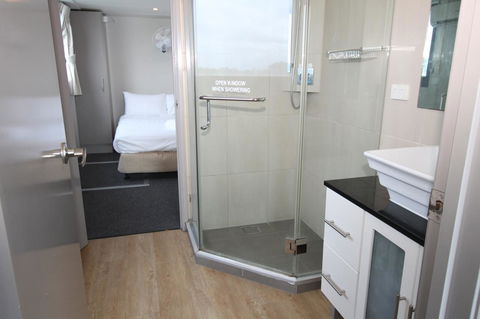 Coomera Houseboats - Grafton Accommodation 23