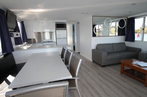 Coomera Houseboats - Grafton Accommodation 15
