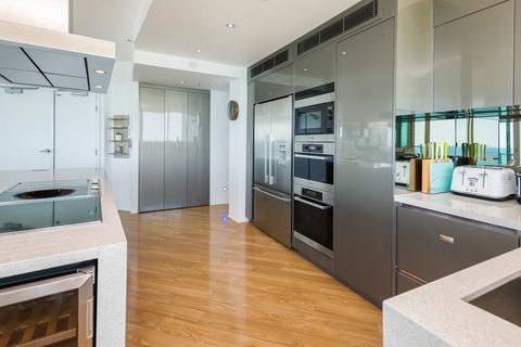 The Waterford On Main Beach - Grafton Accommodation 7