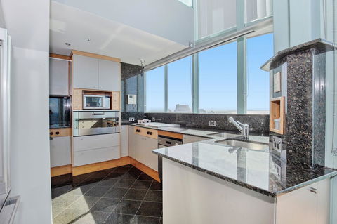 The Waterford On Main Beach - Grafton Accommodation 43