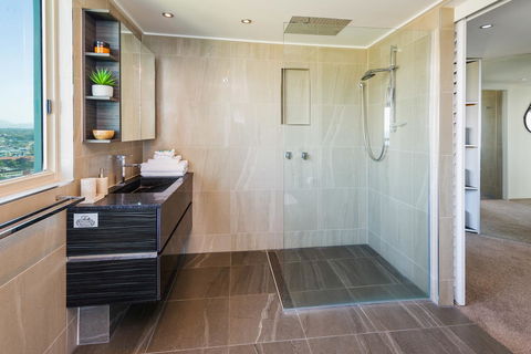The Waterford On Main Beach - Grafton Accommodation 3