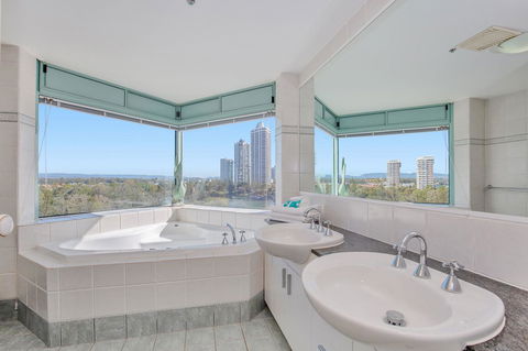 The Waterford On Main Beach - Grafton Accommodation 21