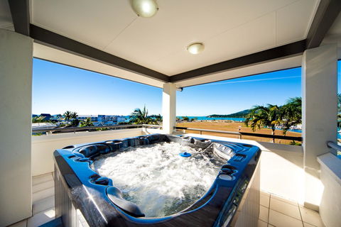 Portside Whitsunday Luxury Holiday Apartments - Grafton Accommodation 3