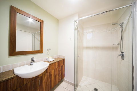 Portside Whitsunday Luxury Holiday Apartments - Grafton Accommodation 22