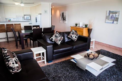 Elouera Tower - Grafton Accommodation 9