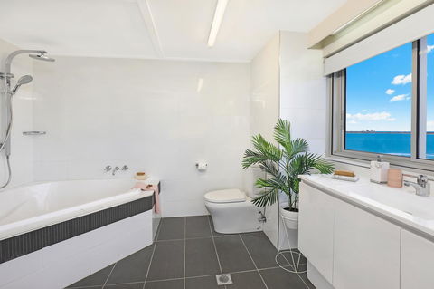 Elouera Tower - Grafton Accommodation 3
