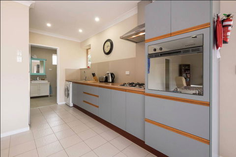 The Villa At The Bay - Grafton Accommodation 14