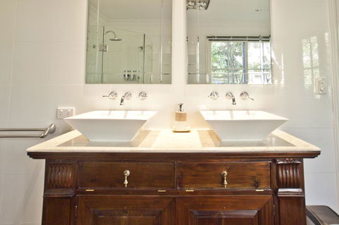 Curtis Falls Cottage - Grafton Accommodation 2