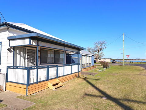 Waterside Retreat - Grafton Accommodation 1