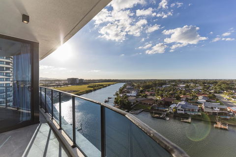 Waterview 3BR Modern Apartment Near Harbour Town - Waterpoint - Grafton Accommodation 3