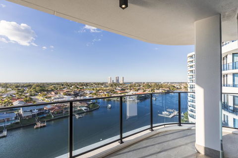 Waterview 3BR Modern Apartment Near Harbour Town - Waterpoint - Grafton Accommodation 2