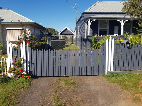 Welcome Stranger Cottage - Grafton Accommodation 1