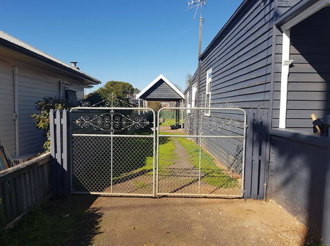 Welcome Stranger Cottage - Grafton Accommodation 2