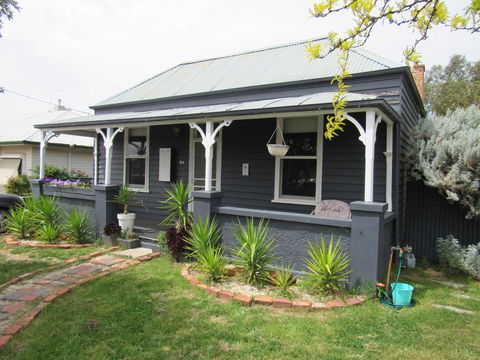 Welcome Stranger Cottage - Grafton Accommodation 0
