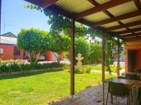 Wentworth Central Motor Inn - Grafton Accommodation 0