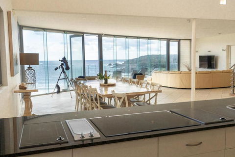 Whale View - Grand Luxurious Beachfront Home - Grafton Accommodation 1