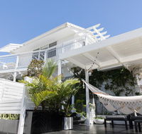 White Beach Cottage - Grafton Accommodation