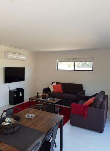 White Caps B - New Styles & Spacious Home - Grafton Accommodation 3