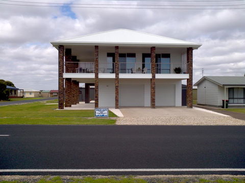 White Caps B&B Apartment - Grafton Accommodation 0