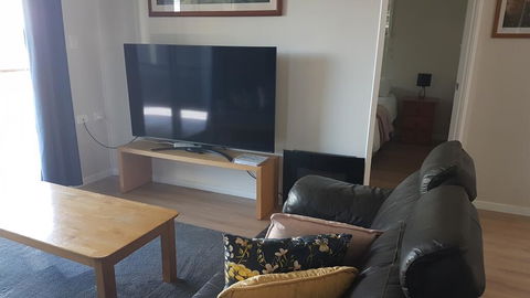 White Cedar Cottage - Grafton Accommodation 2