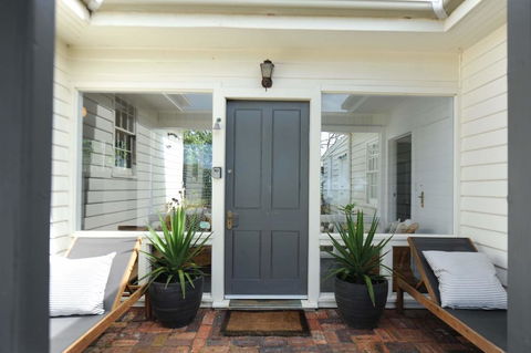White Shell Cottage - Grafton Accommodation 1