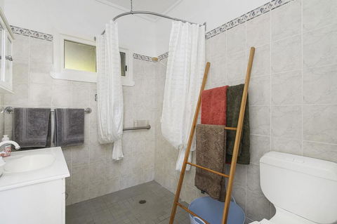 Whitecaps, 26 East Street - Grafton Accommodation 3